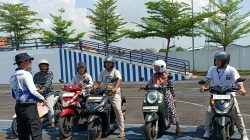 Di Tengah Ramainya Pagi Tuban, Polantas Hadir Bukan untuk Menilang, Melainkan Mendengar dan Memberi Solusi