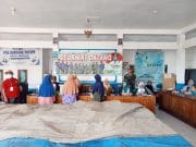 Pastikan Tepat Sasaran, Babinsa Koramil Lumbang Amankan Distribusi Bantuan Beras untuk Ratusan KPM