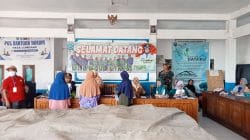 Pastikan Tepat Sasaran, Babinsa Koramil Lumbang Amankan Distribusi Bantuan Beras untuk Ratusan KPM Pastikan Tepat Sasaran, Babinsa Koramil Lumbang Amankan Distribusi Bantuan Beras untuk Ratusan KPM