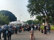 Payung Hitam Menghadap Istana, JSKK Kembali Gaungkan Tuntutan Penyelesaian Pelanggaran HAM dan Kritik terhadap Kondisi Demokrasi