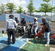 Polantas Tuban Turun ke Jalan, Warga Dapat Solusi SIM, STNK, dan BPKB Tanpa Antre Kantor