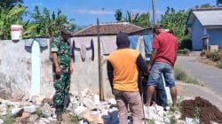 Koramil Wonomerto Bersama Petugas Dan masyarakat Gotong Royong Perbaiki Saluran PDAM