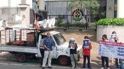 Teriakkan Transparansi di Depan Kejagung, PerTasiB Soroti Dugaan Pendanaan Asing terhadap CELIOS Teriakkan Transparansi di Depan Kejagung, PerTasiB Soroti Dugaan Pendanaan Asing terhadap CELIOS