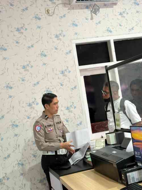Tak Perlu Antre ke Kantor, Program Polantas Tuban Menyapa Bantu Warga Selesaikan Persoalan Administrasi Kendaraan