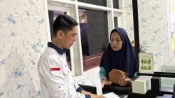 Pemandangan Tak Biasa di Tuban, Polantas Tuban Dikerubungi Warga Bahas SIM, STNK dan BPKB