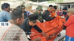 Babinsa Koramil Padangan Bojonegoro, Bantu Pencarian Korban Tenggelam di Sungai Bengawan Solo