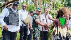 Dandim 1710/Mimika Ajak Warga Jaga Persaudaraan dalam Prosesi Perdamaian Perang Suku di Kwamki Narama