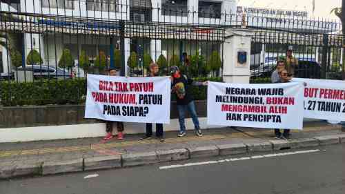 Dari Depan Gedung MA, Pencipta Lagu Serukan Perlindungan Hak Cipta dan Kepastian Hukum Dari Depan Gedung MA, Pencipta Lagu Serukan Perlindungan Hak Cipta dan Kepastian Hukum