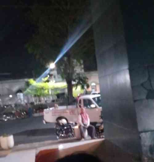 Tengah Jadi Sorotan, Malam - Malam Mobil Koperasi Desa Merah Putih Tertangkap Kamera di Alun-Alun Kota Probolinggo