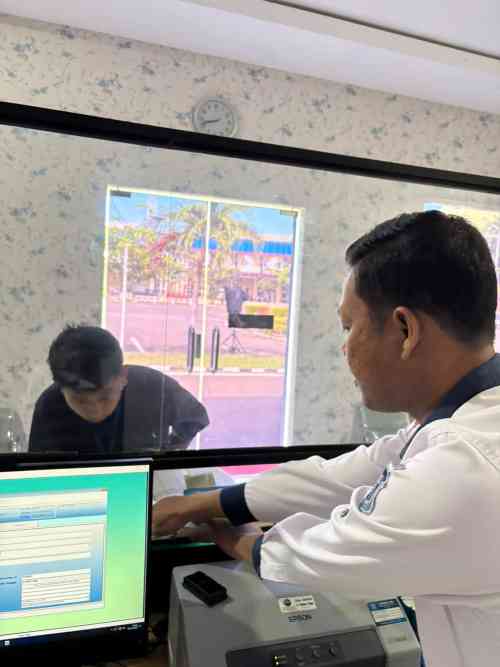 Pemandangan Tak Biasa di Tuban, Polantas Tuban Jadi Tempat Curhat Urusan BPKB dan SIM