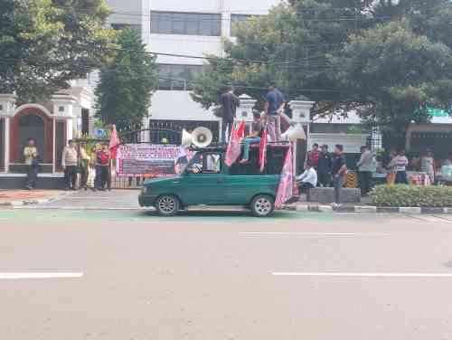 Usai Orasi 40 Menit di Jakpus, Massa Aliansi Anti Korupsi Indonesia Membubarkan Diri Tertib