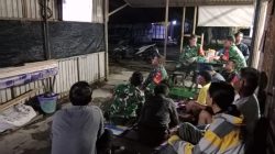 TNI dan Warga Desa Tubau Nobar Piala Dunia, Bangun Kebersamaan dan Keakraban