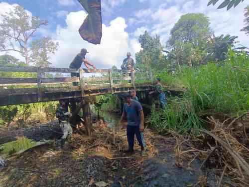 Kodim 1008/Tabalong Genjot Pembangunan Jembatan Garuda Merah Putih di Desa Muang, Dukung Mobilitas dan Perekonomian Warga Kodim 1008/Tabalong Genjot Pembangunan Jembatan Garuda Merah Putih di Desa Muang, Dukung Mobilitas dan Perekonomian Warga