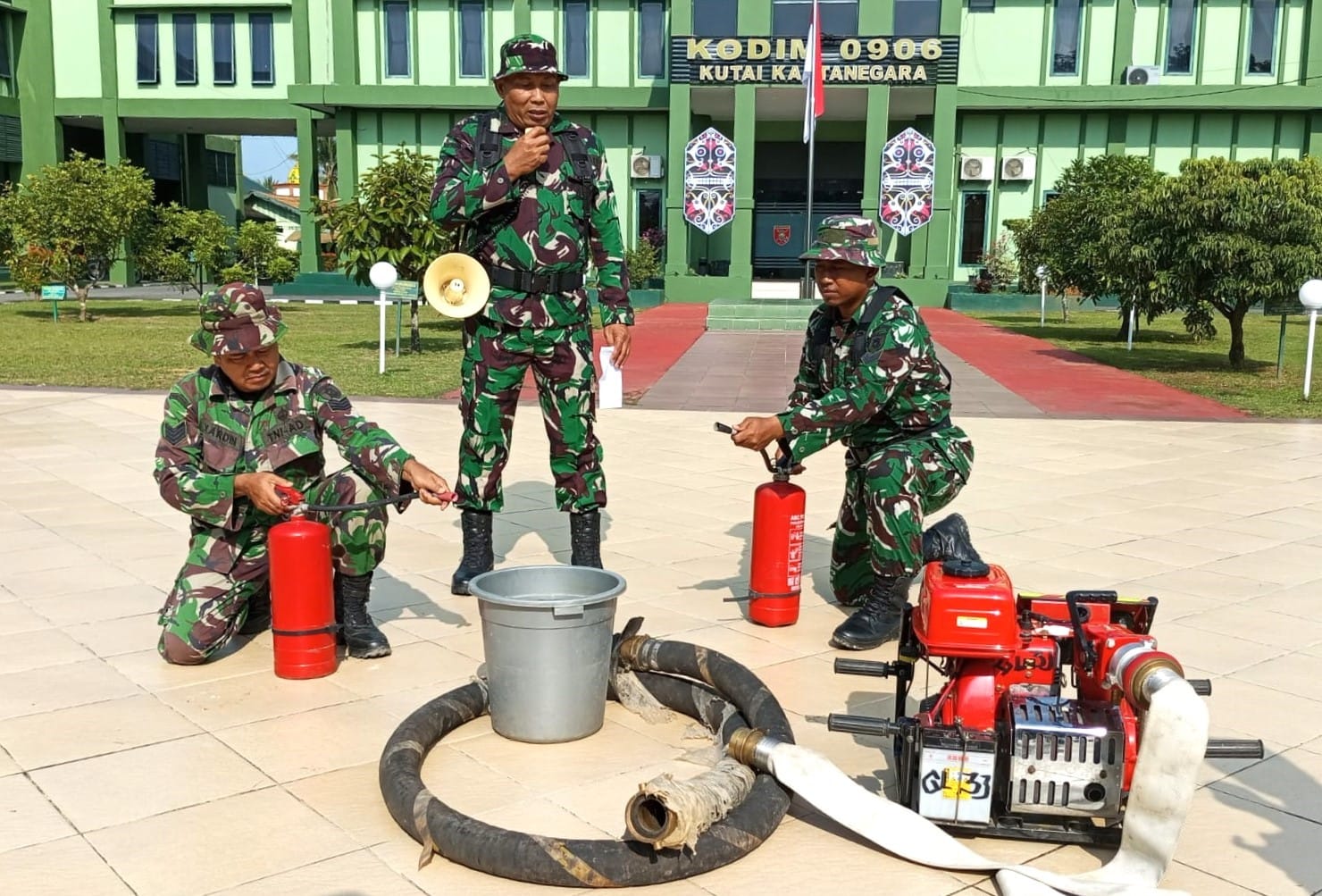 Kodim 0906/Kkr Gelar Latihan Penanggulangan Kebakaran, Asah Kesiapsiagaan Prajurit Kodim 0906/Kkr Gelar Latihan Penanggulangan Kebakaran, Asah Kesiapsiagaan Prajurit