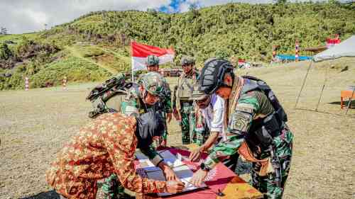 Sinergi TNI dan Masyarakat Berbuah Manis, Delapan Anggota TPNPB-OPM Kembali ke Pangkuan Ibu Pertiwi Sinergi TNI dan Masyarakat Berbuah Manis, Delapan Anggota TPNPB-OPM Kembali ke Pangkuan Ibu Pertiwi