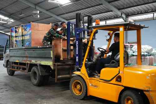 Perluas Akses Air Bersih dan Listrik di Papua, TNI AD Kirim Dukungan Program Manunggal Air dan Papua Terang Perluas Akses Air Bersih dan Listrik di Papua, TNI AD Kirim Dukungan Program Manunggal Air dan Papua Terang