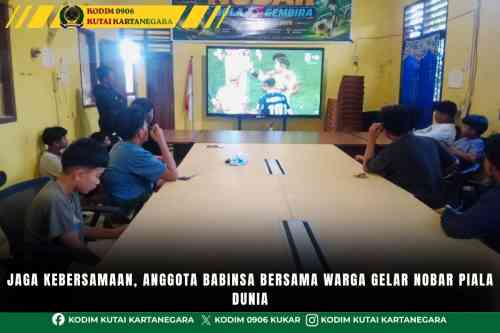 Jaga Kebersamaan, Anggota Babinsa Bersama Warga Gelar Nobar Piala Dunia Jaga Kebersamaan, Anggota Babinsa Bersama Warga Gelar Nobar Piala Dunia