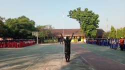 Tumbuhkan Disiplin Dan Jiwa Korsa Sejak Dini, Babinsa Plosokerep Latih PBB Siswa Baru SMPN 8 Blitar Tumbuhkan Disiplin Dan Jiwa Korsa Sejak Dini, Babinsa Plosokerep Latih PBB Siswa Baru SMPN 8 Blitar