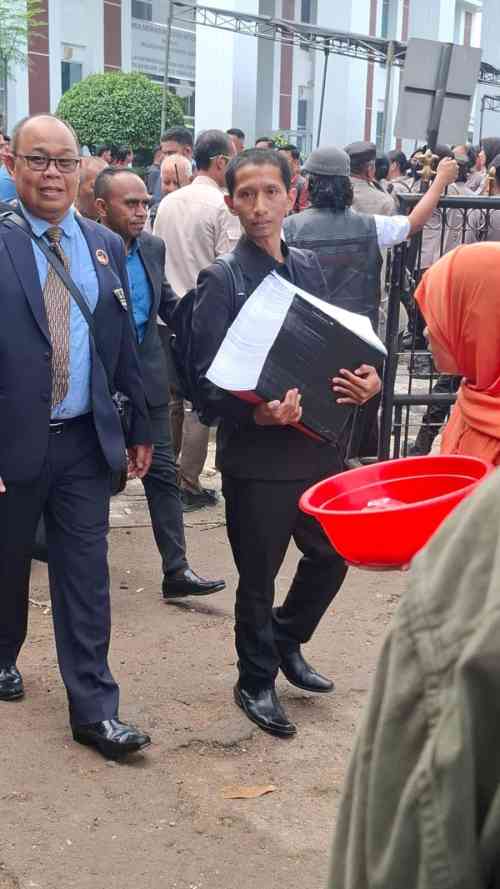 PN Jakarta Timur Jadi Lokasi Aksi ARM, Massa Sampaikan Tuntutan Politik