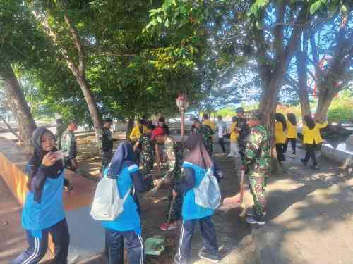 Personil Kodim 1505/Tidore Bersama Mahasiswa KKN Unkhair dan Pemuda Tuguwaji Gelar Aksi Bersih Pantai Tugulufa Personil Kodim 1505/Tidore Bersama Mahasiswa KKN Unkhair dan Pemuda Tuguwaji Gelar Aksi Bersih Pantai Tugulufa