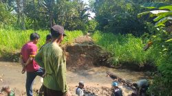 Material Terus Berdatangan, Pembangunan Jembatan Garuda Merah Putih di Desa Muang Dipercepat