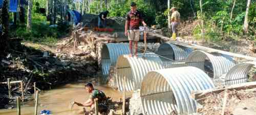 Kodim 1002/HST Kebut Pembangunan Empat Jembatan, Warga Sambut Positif
