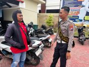 Warga Tuban Kaget Lihat Polisi di Pinggir Jalan, Ternyata Layani SIM, STNK, BPKB