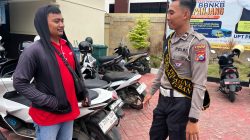 Warga Tuban Kaget Lihat Polisi di Pinggir Jalan, Ternyata Layani SIM, STNK, BPKB