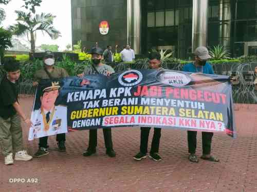 Mahasiswa Sumatera Selatan Desak KPK Usut Dugaan KKN dan Gratifikasi di Sumsel Mahasiswa Sumatera Selatan Desak KPK Usut Dugaan KKN dan Gratifikasi di Sumsel