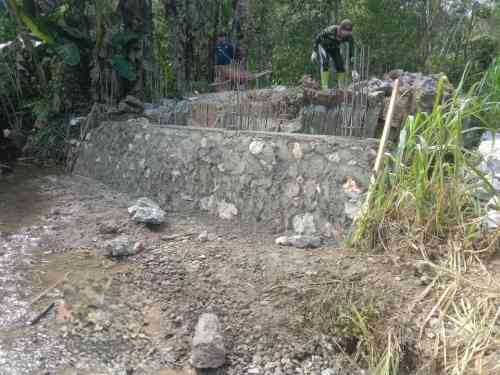 Pembangunan Jembatan Garuda Masuki Tahap Pondasi, Gotong Royong TNI dan Warga Terus Berjalan Pembangunan Jembatan Garuda Masuki Tahap Pondasi, Gotong Royong TNI dan Warga Terus Berjalan