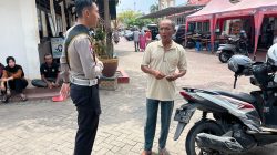 Polantas Tuban Ubah Pinggir Jalan Jadi Ruang Konsultasi, Warga Urus SIM dan STNK Polantas Tuban Ubah Pinggir Jalan Jadi Ruang Konsultasi, Warga Urus SIM dan STNK
