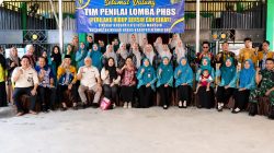 Penilaian PHBS Kabupaten Digelar di Manduin, Babinsa Tegaskan Komitmen Mendukung Kesehatan Warga Penilaian PHBS Kabupaten Digelar di Manduin, Babinsa Tegaskan Komitmen Mendukung Kesehatan Warga