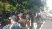 Puluhan Massa Gelar Unjuk Rasa di Polda Metro Jaya dan KPK, Soroti Penanganan Dugaan Korupsi