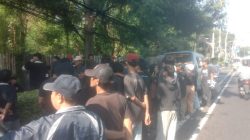 Puluhan Massa Gelar Unjuk Rasa di Polda Metro Jaya dan KPK, Soroti Penanganan Dugaan Korupsi