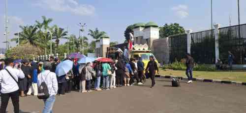 Ratusan Mahasiswa BEM PTNU Nusantara Geruduk DPR RI, Desak Evaluasi Total Kejaksaan Agung