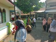 Babinsa Koramil Barabai Bersama Warga Gelar Jumat Bersih, Perkuat Budaya Gotong Royong