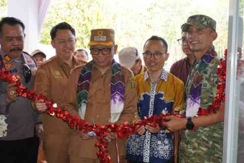 TNI dan Pemkab Tabalong Perkuat Sinergi Lewat Peresmian Kantor Desa Maburai TNI dan Pemkab Tabalong Perkuat Sinergi Lewat Peresmian Kantor Desa Maburai