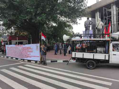 AMPUH Gelar Aksi di KPK, Desak Penyelidikan Dugaan Trading in Influence Hendra Susanto AMPUH Gelar Aksi di KPK, Desak Penyelidikan Dugaan Trading in Influence Hendra Susanto