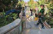 Permudah Akses Masyarakat, Satgas TMMD 129 Bojonegoro Bangun Jembatan Dusun Mundu
