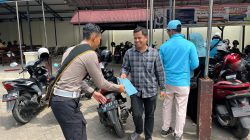 Pengendara Tuban Mendadak Menepi, Polantas Tuban Bantu Jawab Persoalan SIM, STNK, dan BPKB