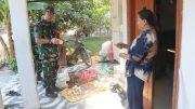 Dukung Ekonomi Lokal, Dansatgas TMMD 129 Bojonegoro Sambangi Usaha Gethuk Desa Kesongo