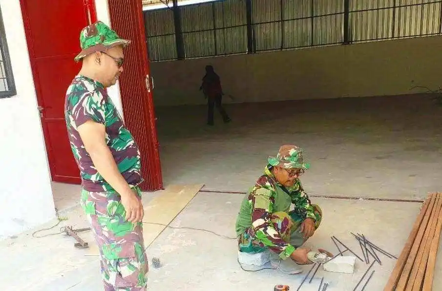 Turun Tangan Potong Besi, Satgas TMMD 129 Bojonegoro Pastikan Musholla Rest Area Kesongo Berdiri Kokoh