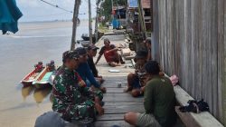 Babinsa Koramil 0908-02/Muara Badak Pererat Silaturahmi Melalui Komsos Bersama Warga Pesisir