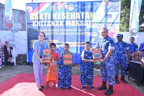 Lanud Sultan Hasanuddin Gelar Khitanan Massal Peringati Hari Bakti ke-79 TNI AU di Takalar Lanud Sultan Hasanuddin Gelar Khitanan Massal Peringati Hari Bakti ke-79 TNI AU di Takalar