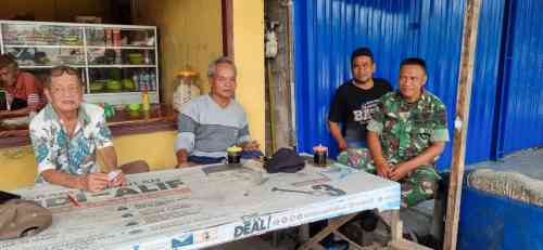Komsos Humanis, Babinsa Koramil 0908-02/Muara Badak Perkuat Kedekatan dan Kebersamaan dengan Warga