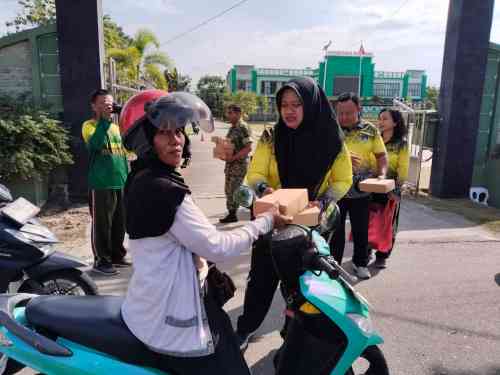 Jum'at Berkah, Kodim 0908/Bontang Perkuat Kemanunggalan TNI dengan Rakyat Melalui Aksi Berbagi Jum'at Berkah, Kodim 0908/Bontang Perkuat Kemanunggalan TNI dengan Rakyat Melalui Aksi Berbagi