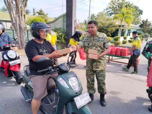 Jum'at Berkah, Kodim 0908/Bontang Perkuat Kemanunggalan TNI dengan Rakyat Melalui Aksi Berbagi Jum'at Berkah, Kodim 0908/Bontang Perkuat Kemanunggalan TNI dengan Rakyat Melalui Aksi Berbagi