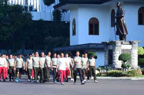 Panglima TNI dan Kasad Perkuat Soliditas Melalui Olahraga Bersama Prajurit