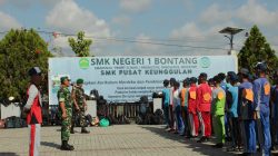 Tanamkan Disiplin Sejak Dini, Personel Kodim 0908/Bontang Bekali Siswa Baru SMKN 1 Bontang dengan Materi PBB