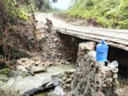 Rehab jembatan capai 50 persen, Satgas TMMD ke-129 Kodim 1807/Sorong Selatan percepat akses dan tingkatkan kesejahteraan warga